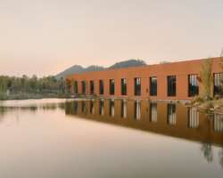 There is also a lake close to the southernmost pavilion There is also a lake close to the southernmost pavilion.
